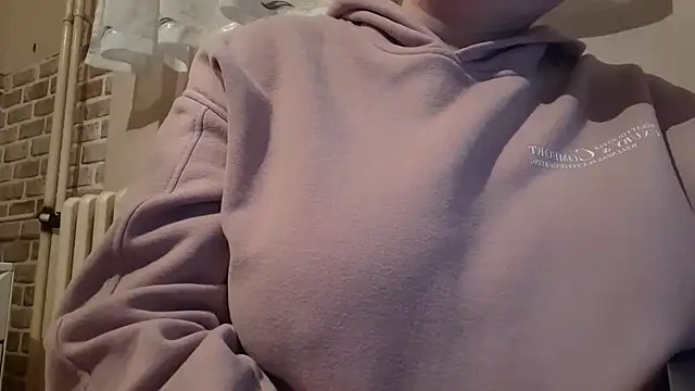 Snapshot of AalinnaK chatting on February 2025 03:42:02 PM AalinnaK online show from February 2025 03:42:02 PM