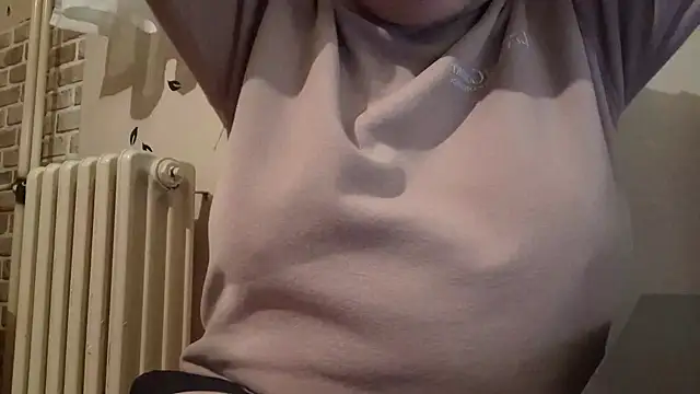 Snapshot of AalinnaK chatting on February 2025 08:47:01 PM AalinnaK online show from February 2025 08:47:01 PM