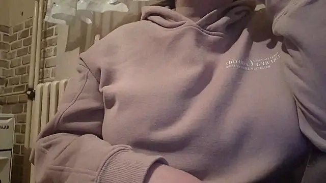 Snapshot of AalinnaK chatting on February 2025 11:11:02 PM AalinnaK online show from February 2025 11:11:02 PM