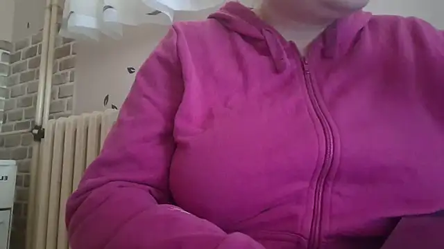 Snapshot of AalinnaK chatting on February 2025 01:38:02 PM AalinnaK online show from February 2025 01:38:02 PM