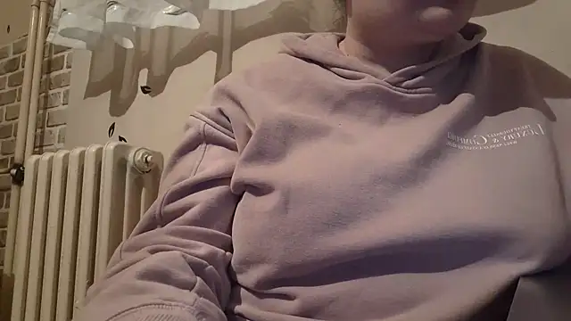 Snapshot of AalinnaK chatting on February 2025 09:47:02 PM AalinnaK online show from February 2025 09:47:02 PM