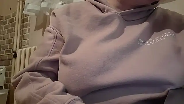 Snapshot of AalinnaK chatting on March 2025 09:37:01 PM AalinnaK online show from March 2025 09:37:01 PM