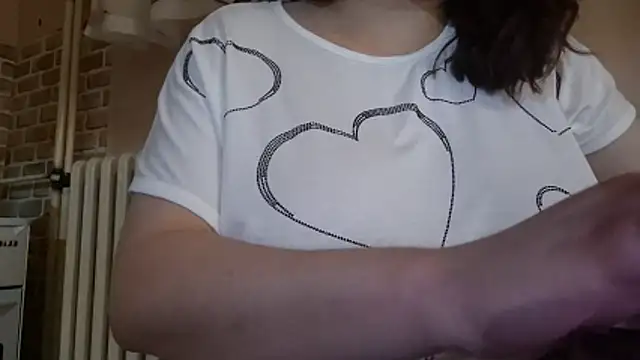 Snapshot of AalinnaK chatting on November 2025 12:16:01 PM AalinnaK online show from November 2025 12:16:01 PM