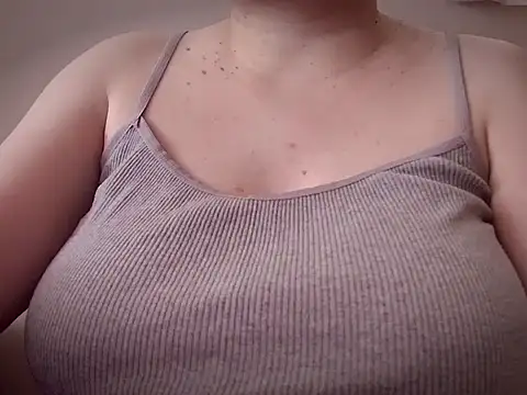 Snapshot of AalinnaK chatting on July 2026 07:11:01 AM AalinnaK online show from July 2026 07:11:01 AM