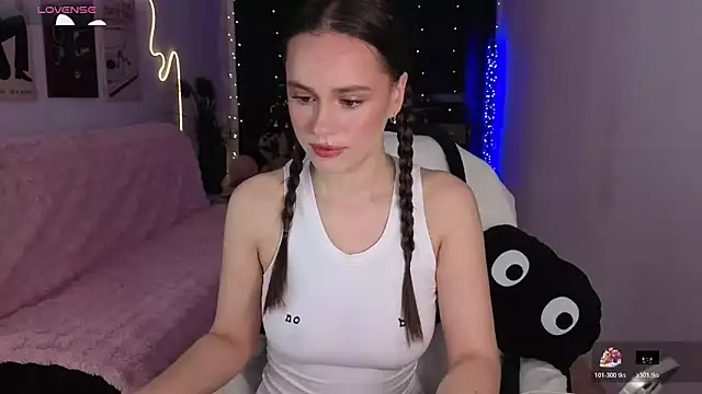 Emillias online show from December 2025 08:01:02 AM