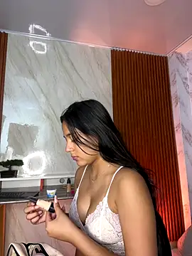 floriamANDjazmin online show from November 2025 05:42:01 PM