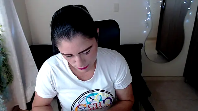 Snapshot of LUCY_LI chatting on December 2024 12:27:02 PM LUCY LI online show from December 2024 12:27:02 PM