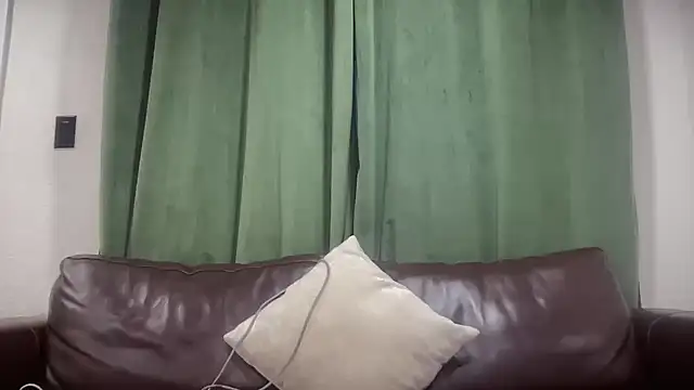 Snapshot of BaileyBaird chatting on December 2024 12:48:02 AM BaileyBaird online show from December 2024 12:48:02 AM