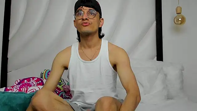 Snapshot of Hugo_Coopers chatting on December 2024 06:43:01 AM Hugo Coopers online show from December 2024 06:43:01 AM