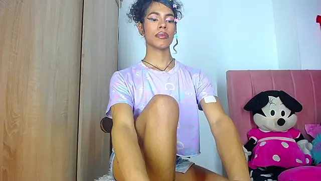 bloom444 online show from January 2025 12:47:02 PM