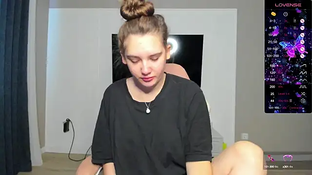 Holly Molii online show from September 2025 12:01:02 AM