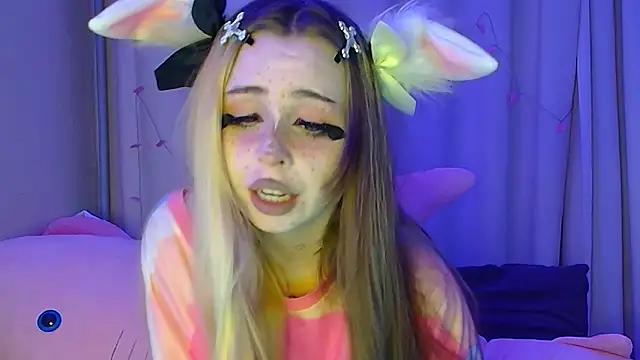 Snapshot of suemeow chatting on November 2025 04:27:02 PM suemeow online show from November 2025 04:27:02 PM