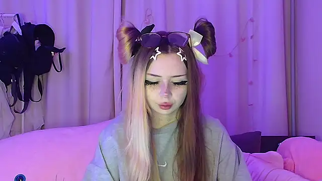 Snapshot of suemeow chatting on February 2026 08:27:01 PM suemeow online show from February 2026 08:27:01 PM