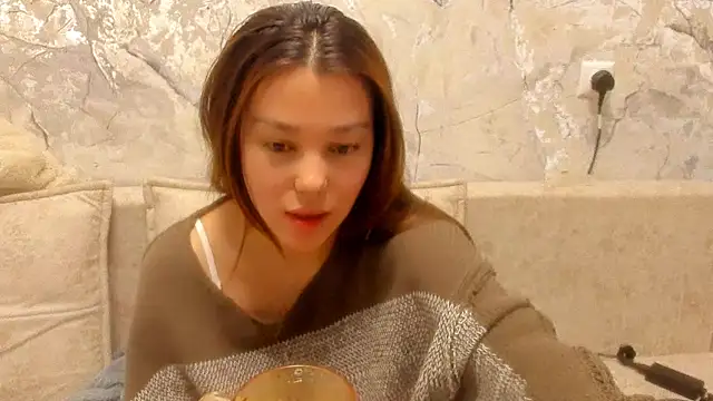 Snapshot of LunaXmii chatting on April 2026 12:00:01 AM LunaXmii online show from April 2026 12:00:01 AM