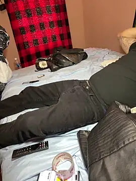 Snapshot of ElLechero214 chatting on January 2025 04:05:01 PM ElLechero214 online show from January 2025 04:05:01 PM