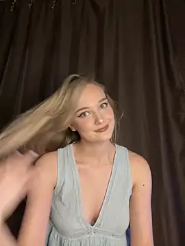 Snapshot of Alisa_Rise chatting on January 2025 12:38:01 AM Alisa Rise online show from January 2025 12:38:01 AM