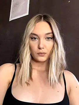 Snapshot of Alisa_Rise chatting on October 2025 12:01:02 PM Alisa Rise online show from October 2025 12:01:02 PM