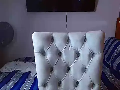 Velk hot online show from April 2026 12:33:01 PM