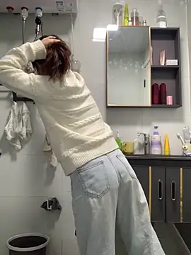 Snapshot of Aimeil chatting on April 2026 01:41:01 PM Aimeil online show from April 2026 01:41:01 PM