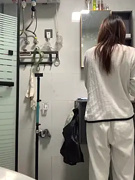 Snapshot of Aimeil chatting on April 2026 03:09:01 PM Aimeil online show from April 2026 03:09:01 PM