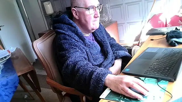 Adamdaddybear online show from March 2025 09:57:01 AM