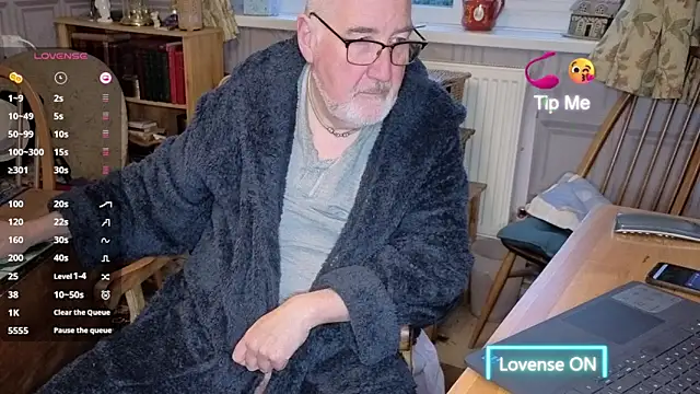 Adamdaddybear online show from November 2025 07:30:02 AM