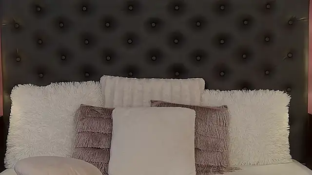 JaquelineM online show from February 2026 06:02:01 AM