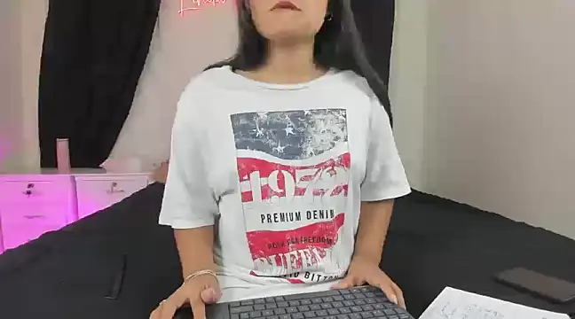 Snapshot of lindacastro02 chatting on February 2025 01:17:02 PM lindacastro02 online show from February 2025 01:17:02 PM