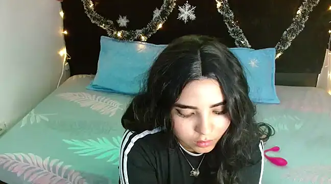 Snapshot of Miapeyton chatting on December 2024 03:32:02 PM Miapeyton online show from December 2024 03:32:02 PM