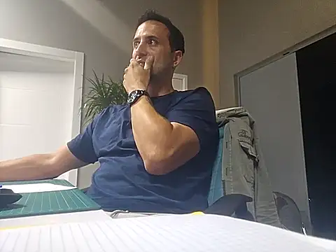 Snapshot of Lucas___81 chatting on October 2025 07:27:02 PM Lucas 81 online show from October 2025 07:27:02 PM