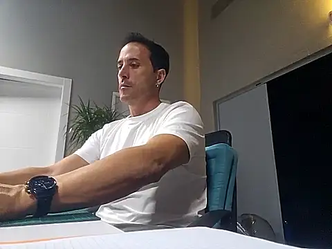 Snapshot of Lucas___81 chatting on November 2025 07:59:02 PM Lucas 81 online show from November 2025 07:59:02 PM