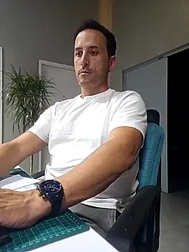 Snapshot of Lucas___81 chatting on November 2025 07:13:02 PM Lucas 81 online show from November 2025 07:13:02 PM