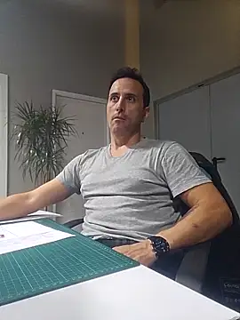 Snapshot of Lucas___81 chatting on November 2025 07:15:01 PM Lucas 81 online show from November 2025 07:15:01 PM