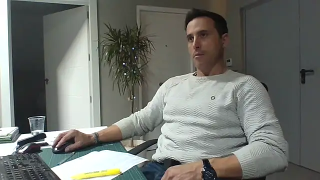 Snapshot of Lucas___81 chatting on December 2025 07:20:02 PM Lucas 81 online show from December 2025 07:20:02 PM