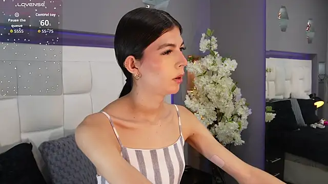 CuteAri online show from December 2025 08:25:01 PM