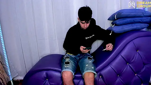 Yourslust  online show from October 2025 10:00:01 PM