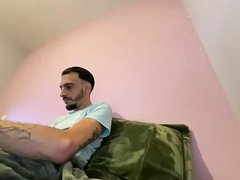 Rebeu313 online show from March 2026 11:19:02 PM