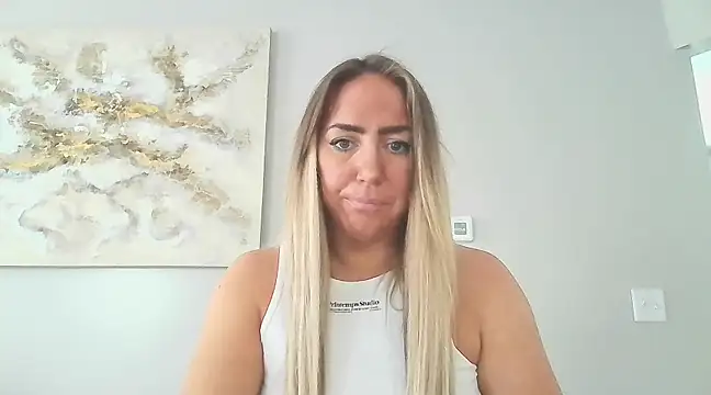 Snapshot of sunshinekisses chatting on March 2025 04:54:02 PM sunshinekisses online show from March 2025 04:54:02 PM