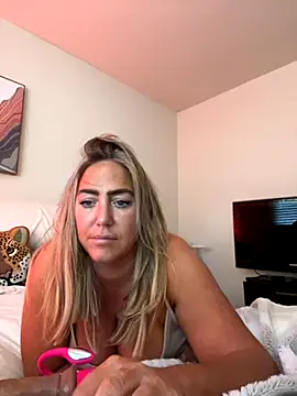 Snapshot of sunshinekisses chatting on November 2025 07:37:01 PM sunshinekisses online show from November 2025 07:37:01 PM