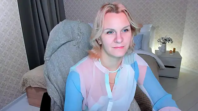 Snapshot of Louisa_Bay chatting on December 2024 07:47:01 AM Louisa Bay online show from December 2024 07:47:01 AM