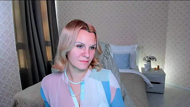 Snapshot of Louisa_Bay chatting on December 2024 11:34:02 AM Louisa Bay online show from December 2024 11:34:02 AM