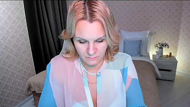 Snapshot of Louisa_Bay chatting on December 2024 02:38:02 PM Louisa Bay online show from December 2024 02:38:02 PM