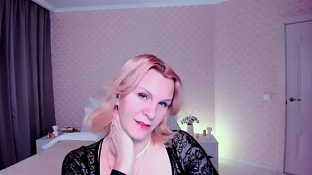 Snapshot of Louisa_Bay chatting on December 2024 07:40:01 AM Louisa Bay online show from December 2024 07:40:01 AM