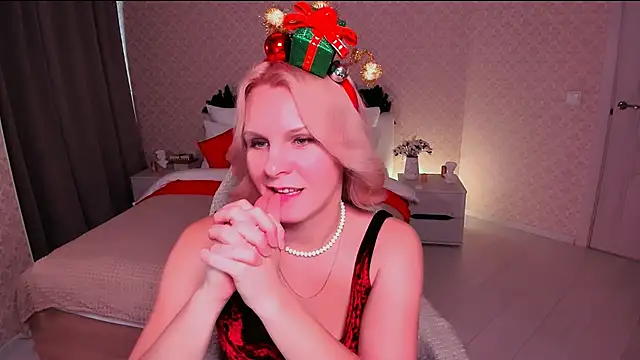 Snapshot of Louisa_Bay chatting on December 2024 10:58:01 AM Louisa Bay online show from December 2024 10:58:01 AM