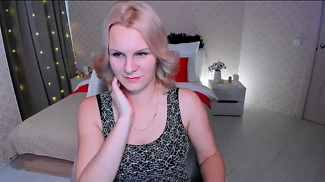 Snapshot of Louisa_Bay chatting on December 2024 07:59:02 AM Louisa Bay online show from December 2024 07:59:02 AM