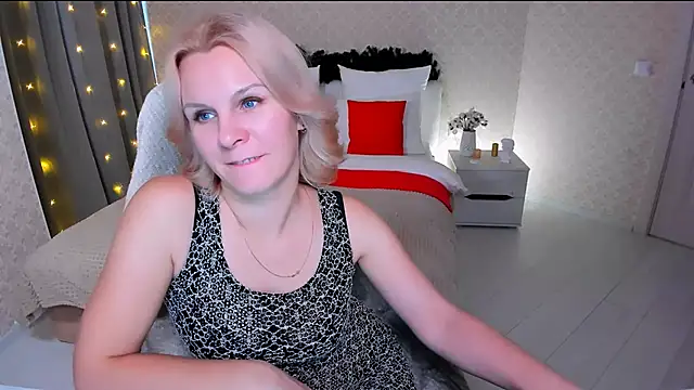 Snapshot of Louisa_Bay chatting on December 2024 11:04:02 AM Louisa Bay online show from December 2024 11:04:02 AM