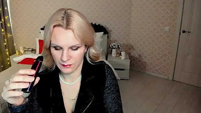 Snapshot of Louisa_Bay chatting on January 2025 11:00:01 AM Louisa Bay online show from January 2025 11:00:01 AM