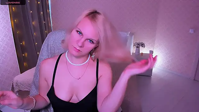 Snapshot of Louisa_Bay chatting on January 2025 07:51:02 AM Louisa Bay online show from January 2025 07:51:02 AM