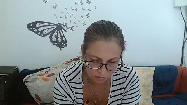 Snapshot of LadyHellene chatting on July 2026 04:40:01 AM LadyHellene online show from July 2026 04:40:01 AM