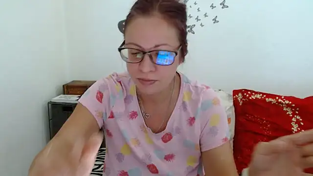 Snapshot of LadyHellene chatting on August 2026 05:20:01 AM LadyHellene online show from August 2026 05:20:01 AM